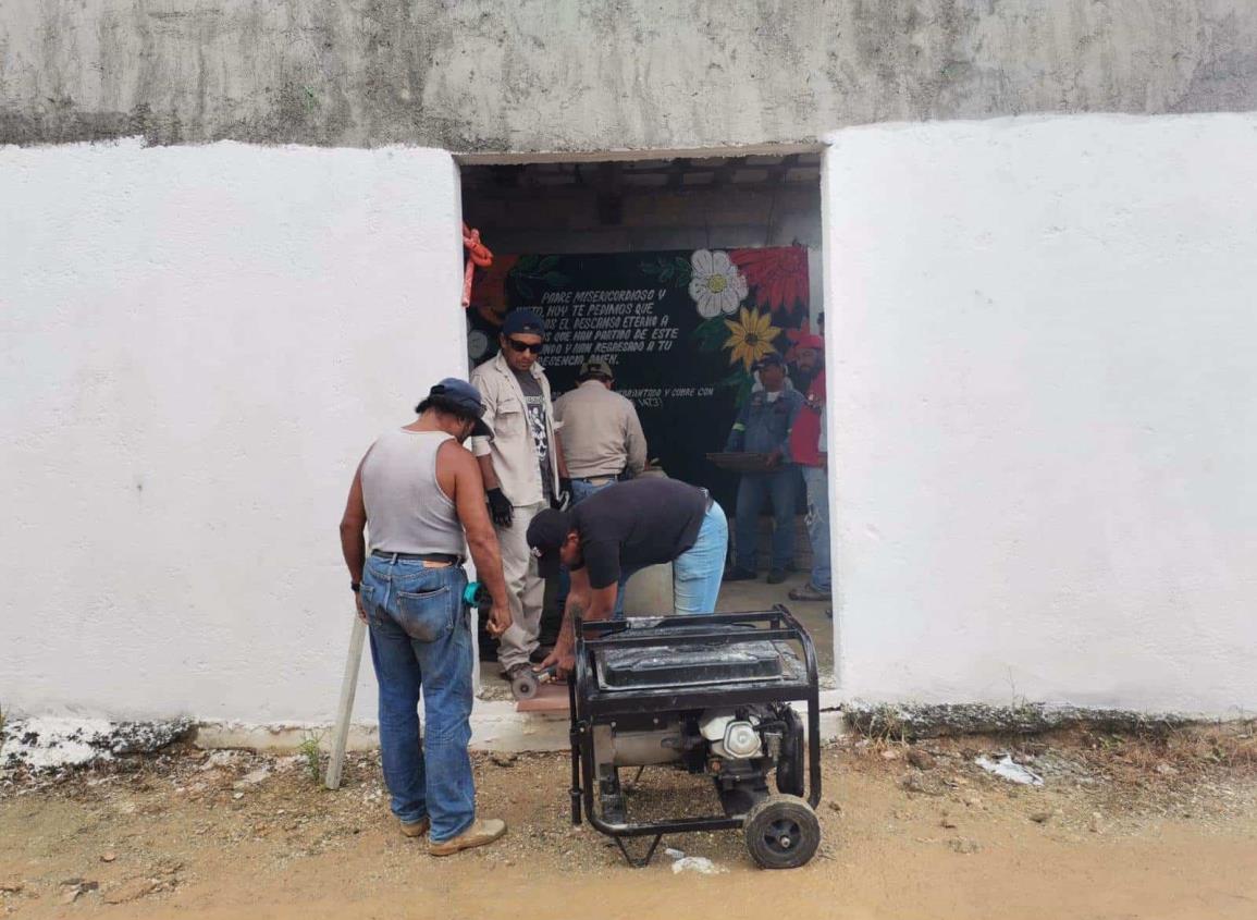 Construyen zona de descanso en panteón Santa Elena de Nanchital