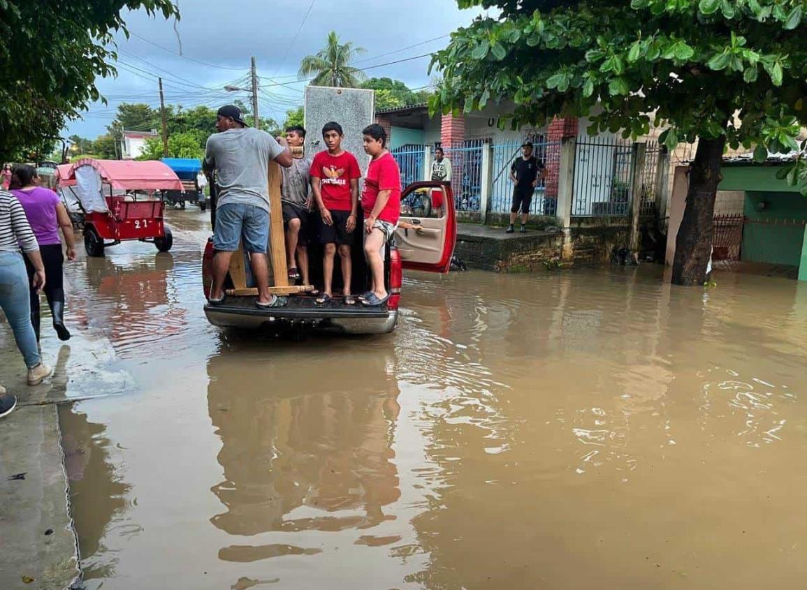 Abandonan sus hogares sanjuaneños por desbordamiento del río San Juan