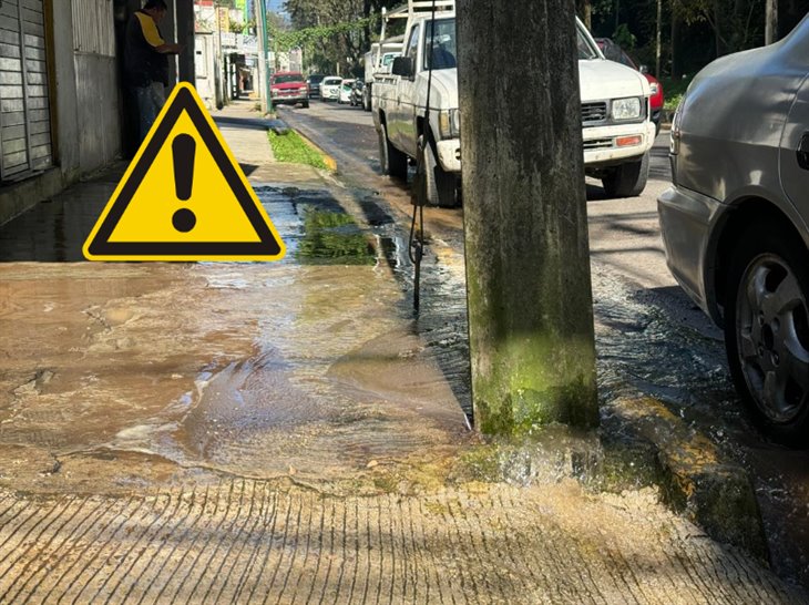 A pesar de reparaciones de CMAS; tubería vuelve a romperse en avenida Rébsamen de Xalapa