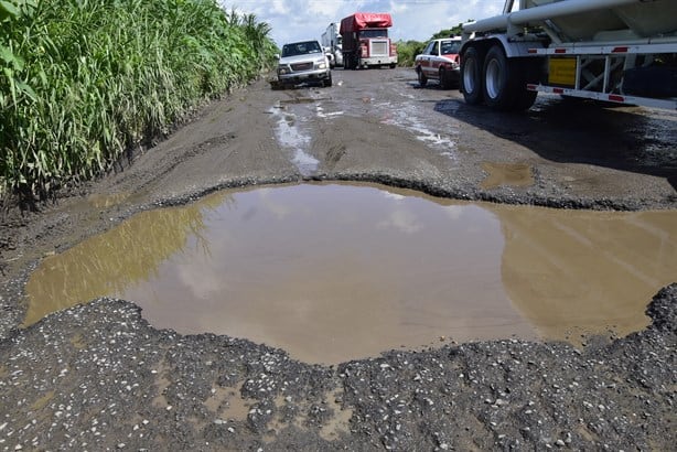 Lluvias destrozan carretera Las Matas; conductores esquivan cráteres entre intenso tráfico| VIDEO