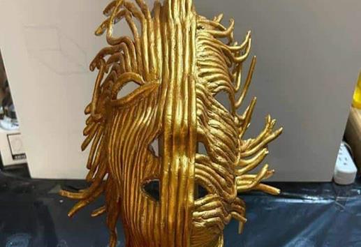 La mujer dorada