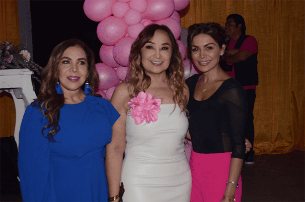 Realizan desfile de modas en apoyo a mujeres con cáncer de mama en Veracruz