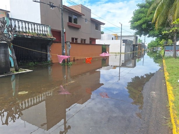 Calles del Floresta siguen inundadas a tres días de las fuertes lluvias en Veracruz | VIDEO