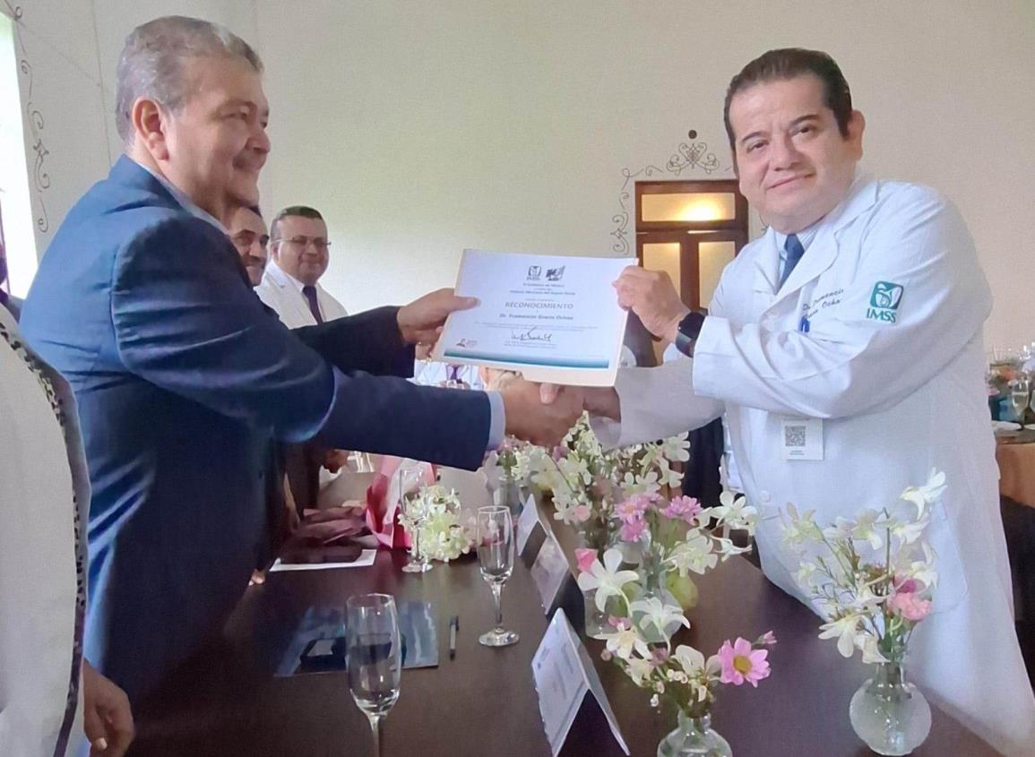 Reconoce IMSS Veracruz labor de médicas y médicos