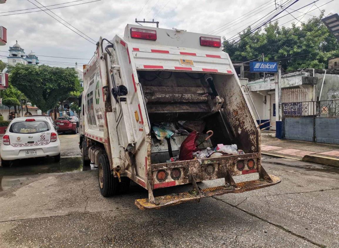 Con solo tres camiones de limpia pública realizan limpieza de la ciudad