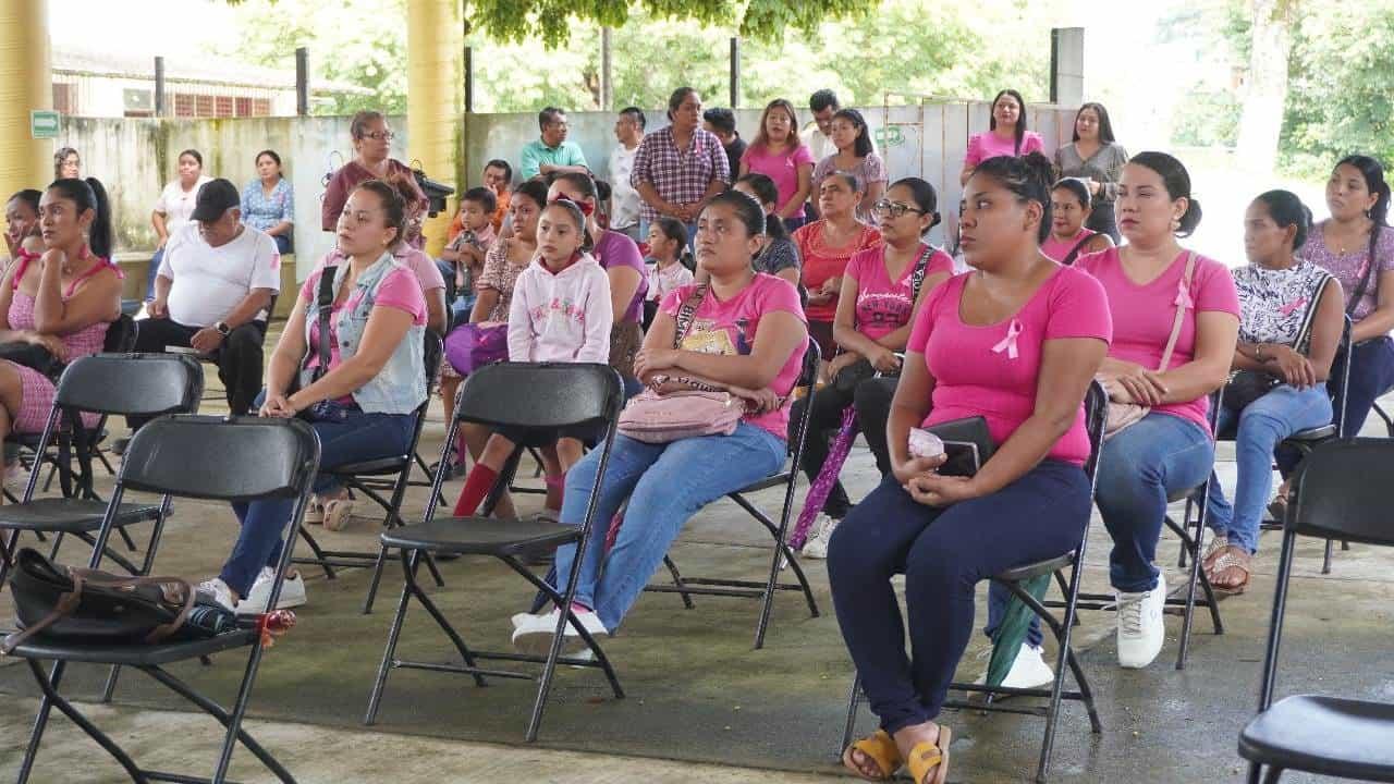 Imparten pláticas preventivas de la lucha contra el cáncer de mama