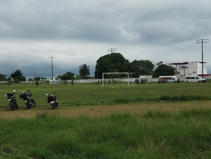 Helicóptero entrega apoyos a comunidades incomunicadas en el sur tras inundaciones