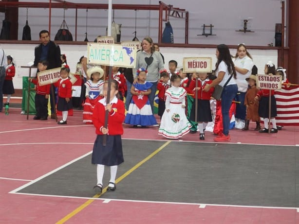 Niños de Mendoza conmemoran el Día de la ONU con Desfile de Banderas