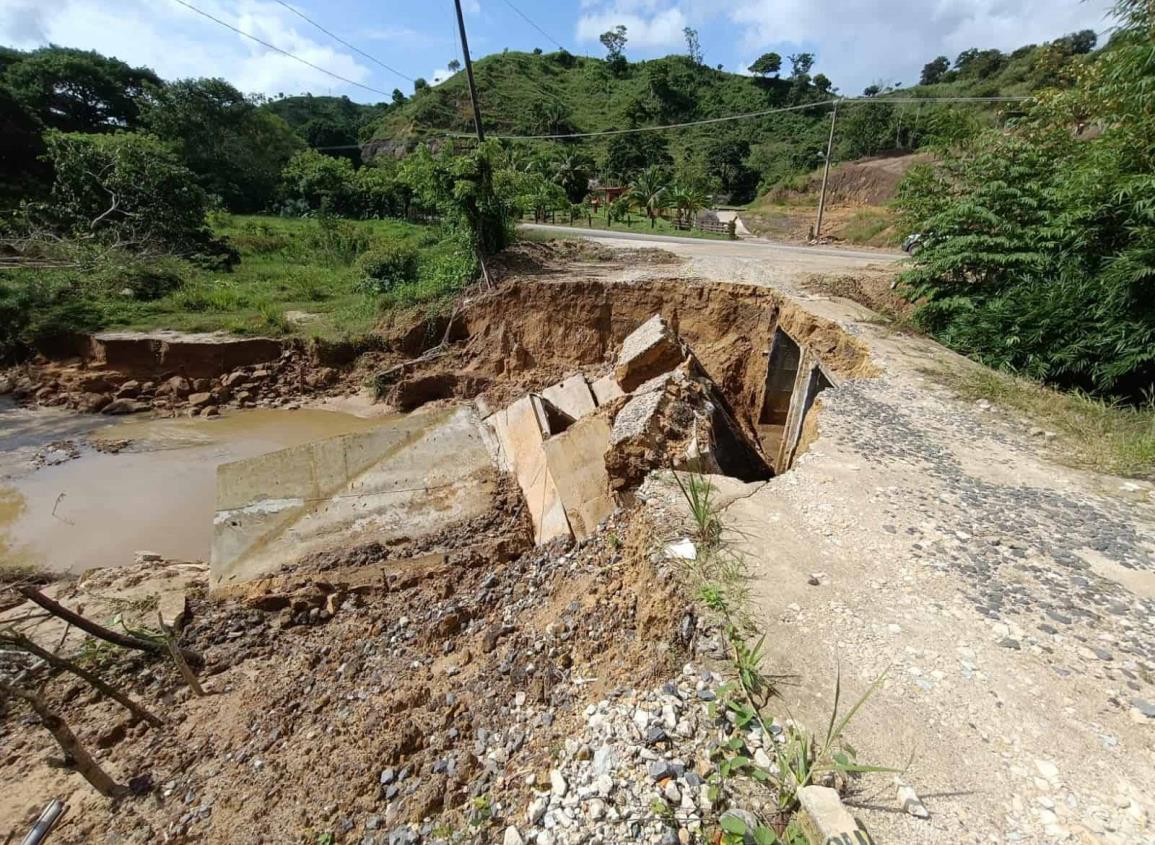 Alcantarillas siguen colapsando en Moloacán; lluvias dejan en evidencia las malas obras | VIDEO