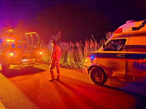 Camioneta impacta a motociclista y le quita la vida en carretera de Ángel R. Cabada