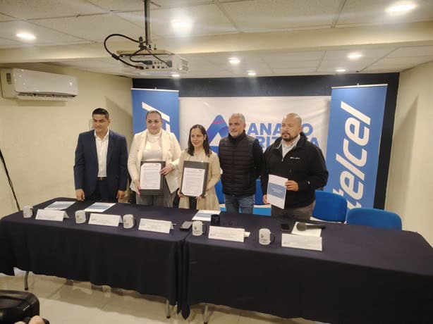 Afiliados a Canaco Orizaba tendrán tarifas preferenciales con Telcel, tras firma de convenio