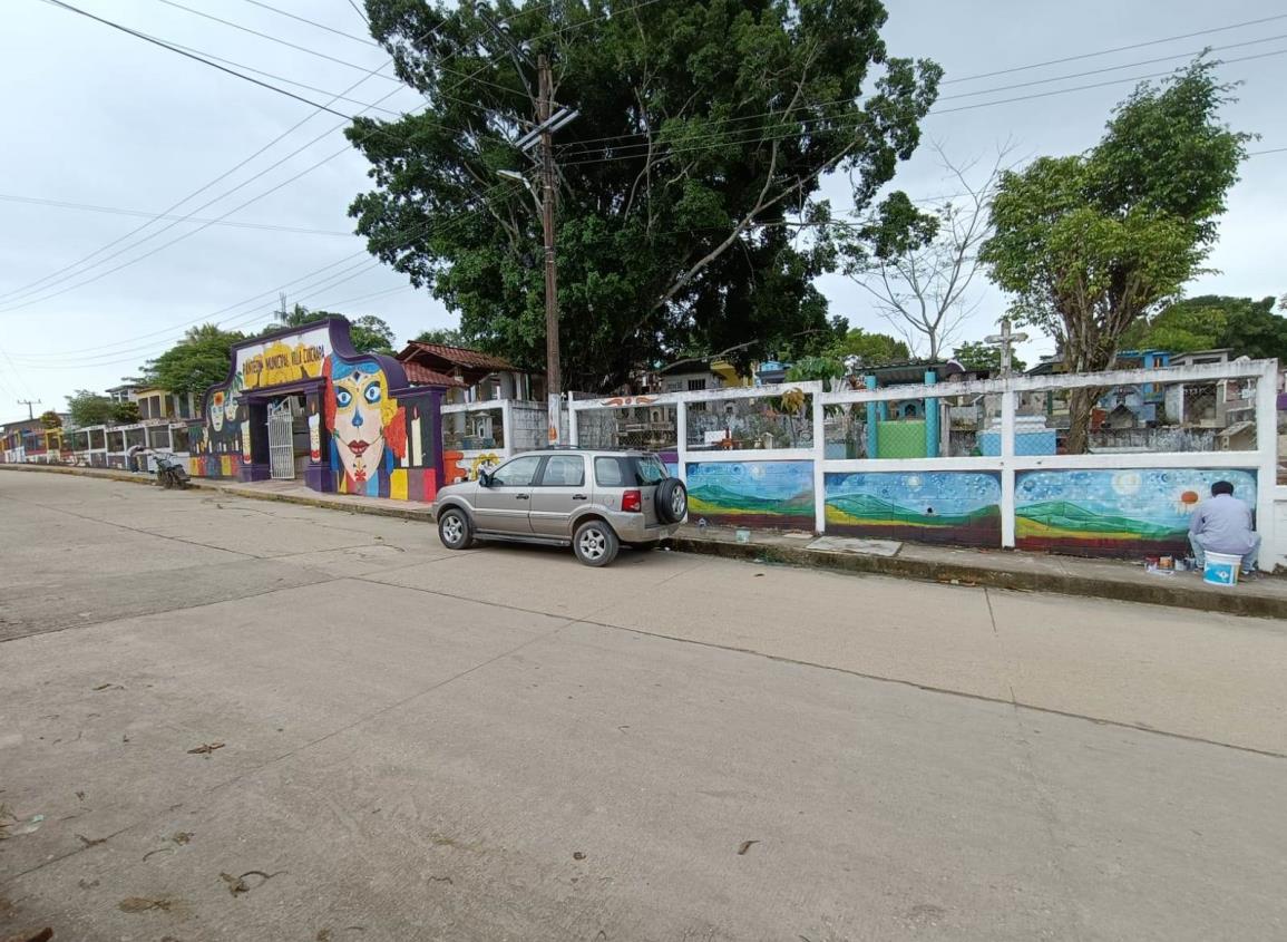 Con un mural embellecen panteón municipal de Moloacán | VIDEO