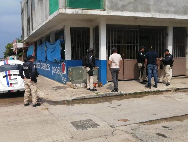 Asaltan con violencia taquería al poniente de Coatzacoalcos ¡encañonaron a propietarios y clientes! | VIDEO