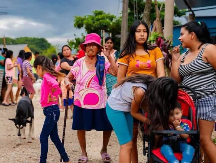 Sigue la entrega comidas calientes a comunidades afectadas por la creciente del Río Coatzacoalcos