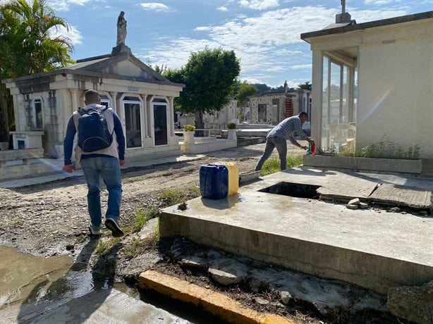 Alistan panteones de Poza Rica para recibir a visitantes en Día de Muertos