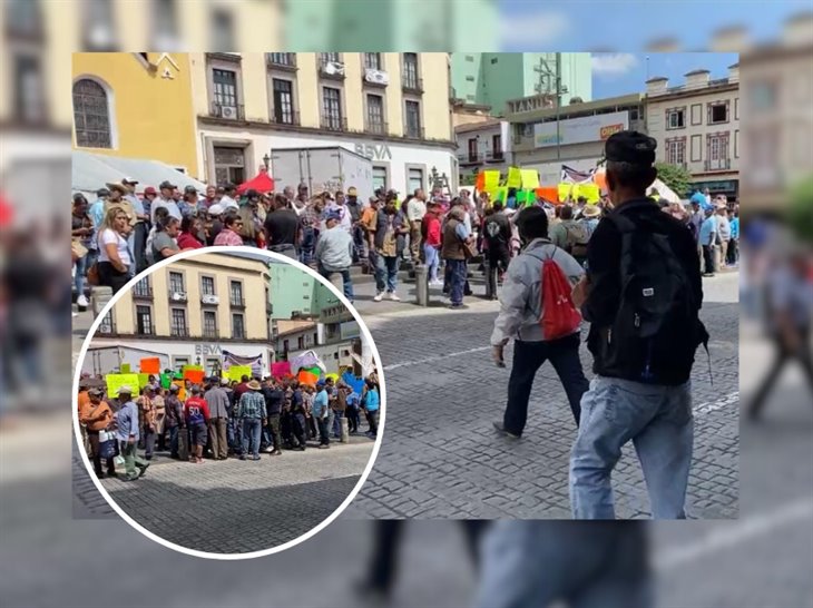 Integrantes de organización La Leyenda de Chucho el Roto protestan en Xalapa; exigen aparición con vida del dirigente