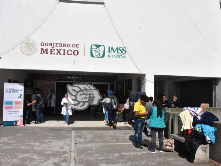 Exigen pagos; protestan a las afueras del Hospital Regional de Río Blanco (+Video)