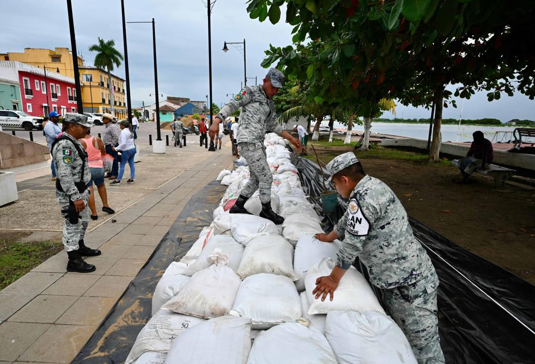 Colocan muro para contener los efectos del río Papaloapan en Tlacotalpan