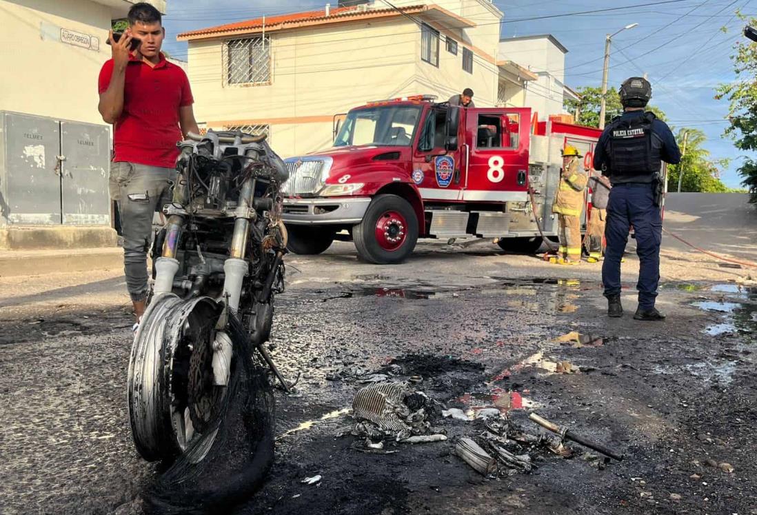 Se incendia motocicleta en la colonia Revolución, en Boca del Río