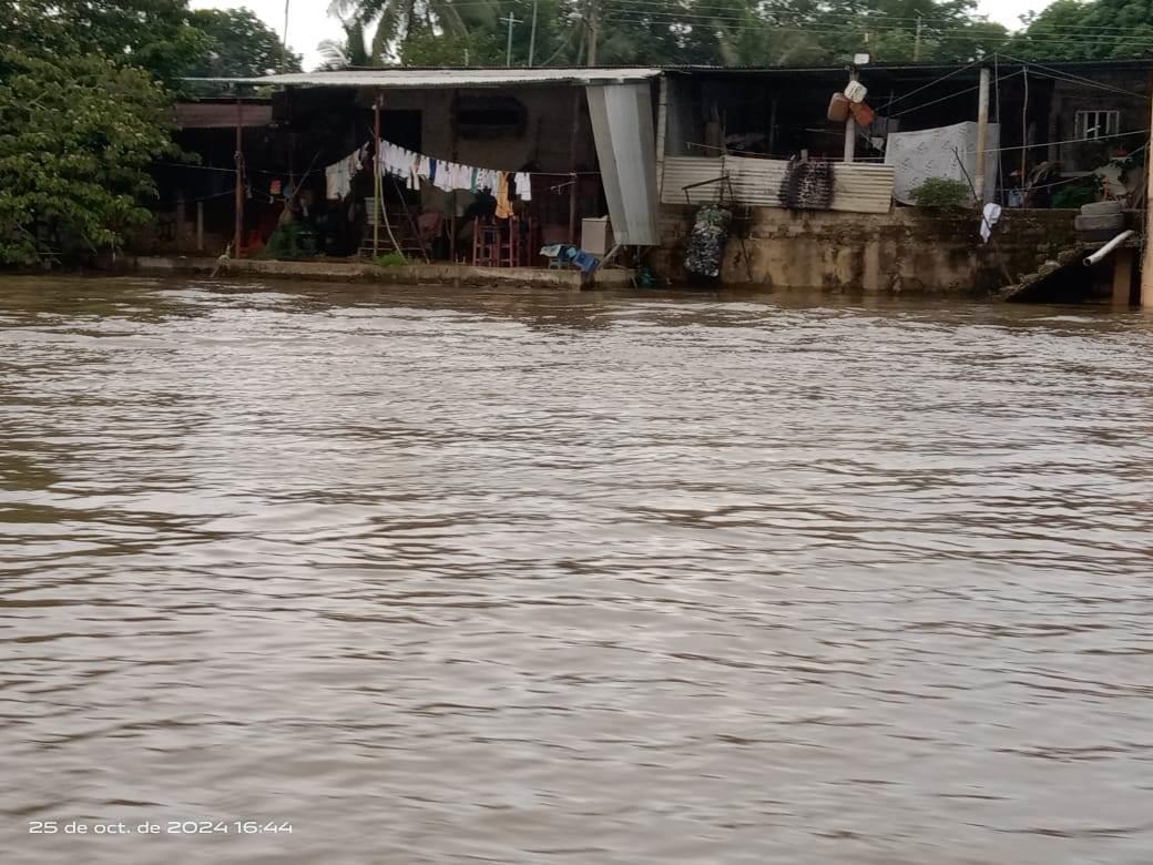 Creciente del río Uxpanapa comienza afectar a familias en La Concepción 