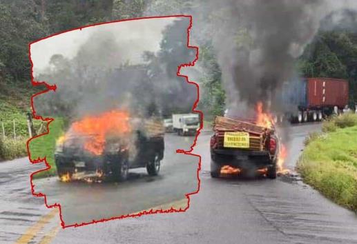 Arde camioneta sobre la carretera Xalapa-Perote