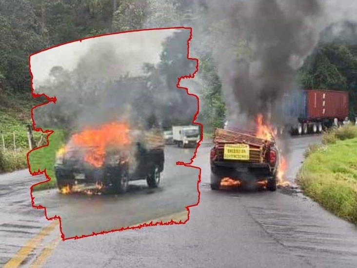 Arde camioneta sobre la carretera Xalapa-Perote