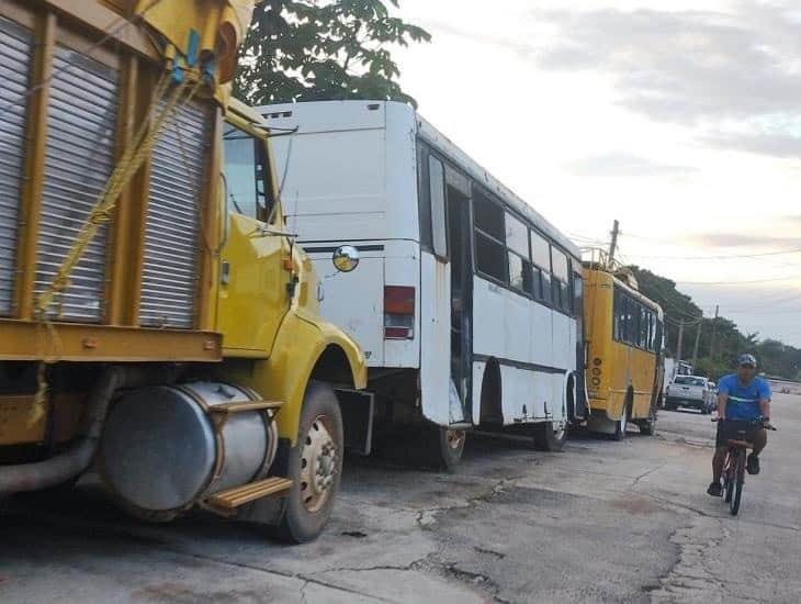 Vecinos de Las Choapas denuncian problema con autos maceta, representan un peligro