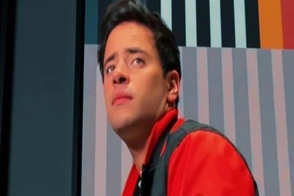 Kenneth Bro comparte su lado romántico con Porque te quiero
