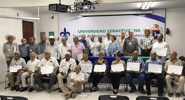 Facultad de Veterinaria de la UV celebra 50 años de la generación 1970-1974