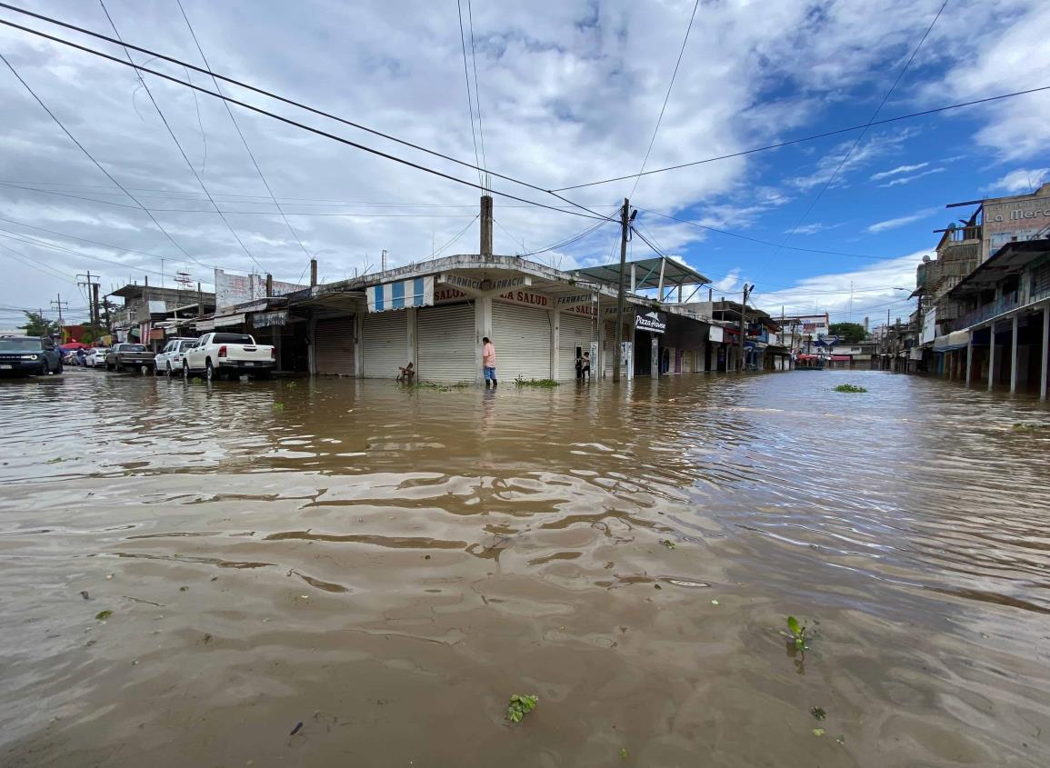 Más de 200 locales en Minatitlán inundados por golpe de agua del río Coatzacoalcos |FOTOS