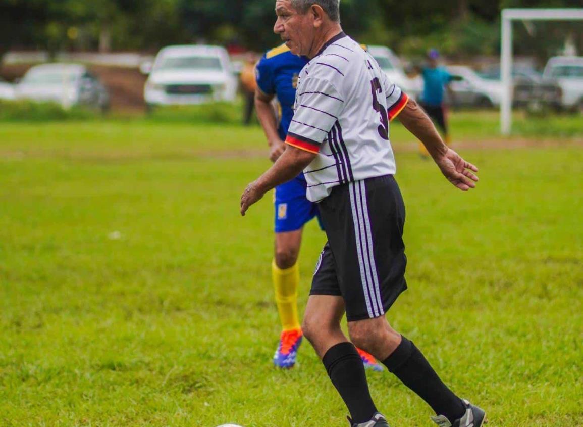 Amigos cascarearon en juego de convivencia