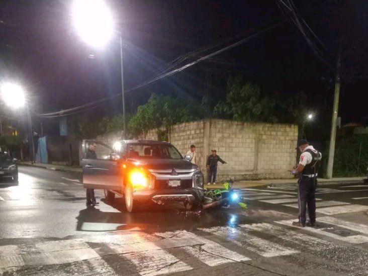 Choque en la Colonia Emiliano Zapata de Orizaba involucra motocicleta y camioneta