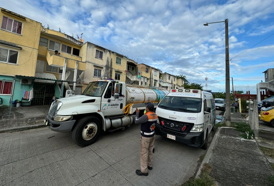 Reportan incendio en Lagos de Puente Moreno; propietarios controlan las llamas