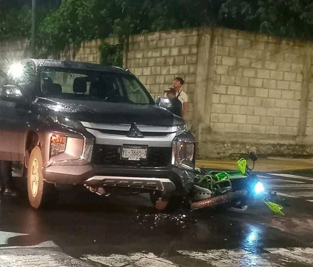 Choque en la Colonia Emiliano Zapata de Orizaba involucra motocicleta y camioneta