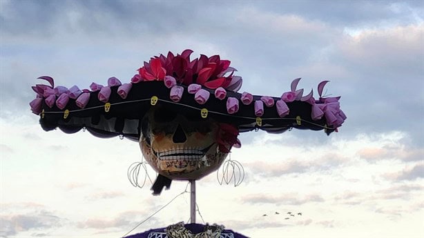 Inician las festividades de Todos Santos en Misantla con la Catrina gigante como protagonista