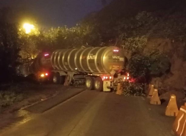 Cierre total en la autopista 150D Orizaba-Puebla por derrumbe en cumbres de Maltrata (+VIDEO)