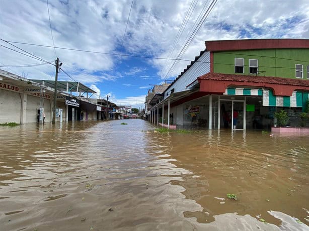 Más de 200 locales en Minatitlán inundados por golpe de agua del río Coatzacoalcos |FOTOS