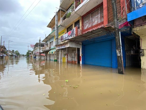 Más de 200 locales en Minatitlán inundados por golpe de agua del río Coatzacoalcos |FOTOS