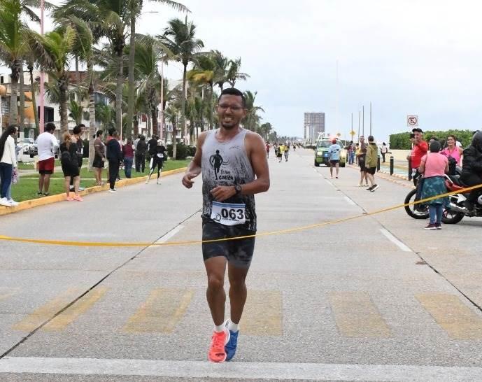 Diego Juárez domina la 4a. Carrera Rotaria