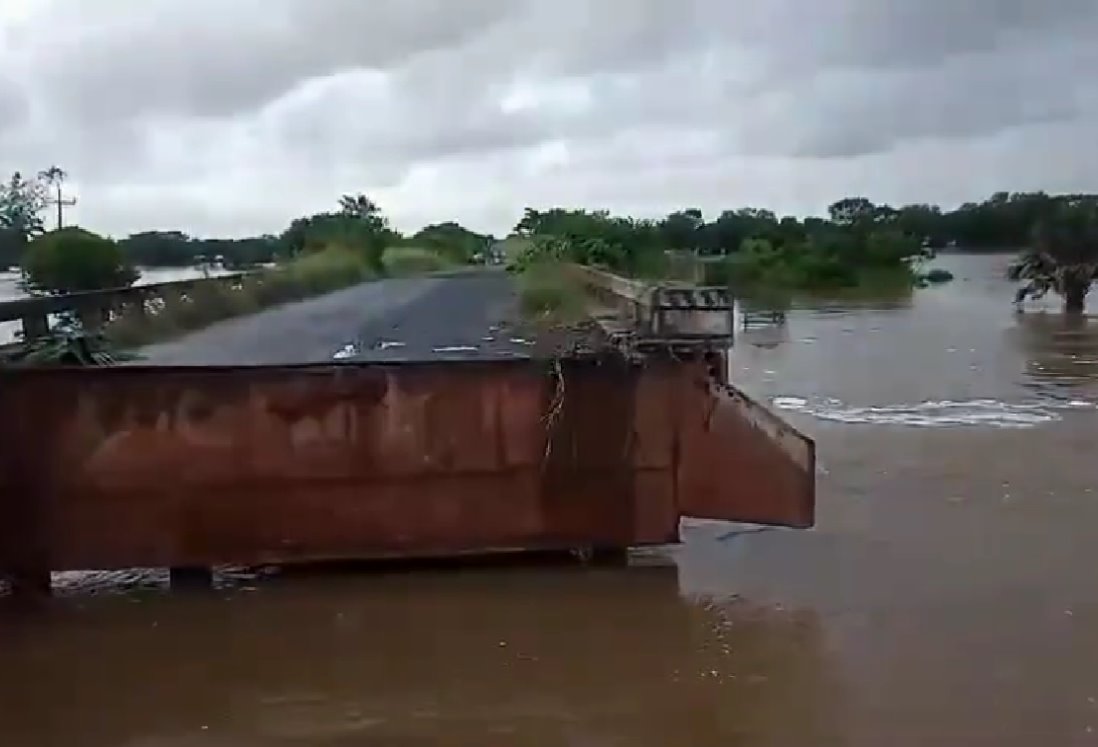 Colapsa puente entre San Andrés y Santiago Tuxtla, interrumpiendo tránsito en carretera estatal | VIDEO