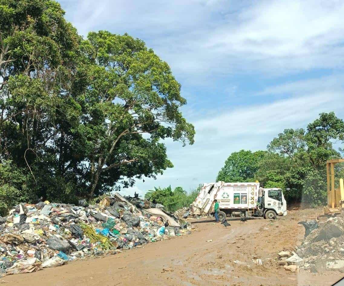 Toneladas de basura generan foco de infección en Nanchital