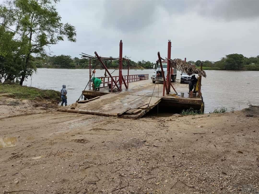 Por creciente del río Uxpanapa, suspenden servicio de panga en el área rural de Minatitlán