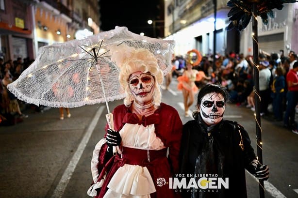 Desfile de Catrinas y Catrines reunió a miles de familias en Veracruz | VIDEO