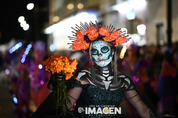 Desfile de Catrinas y Catrines reunió a miles de familias en Veracruz | VIDEO