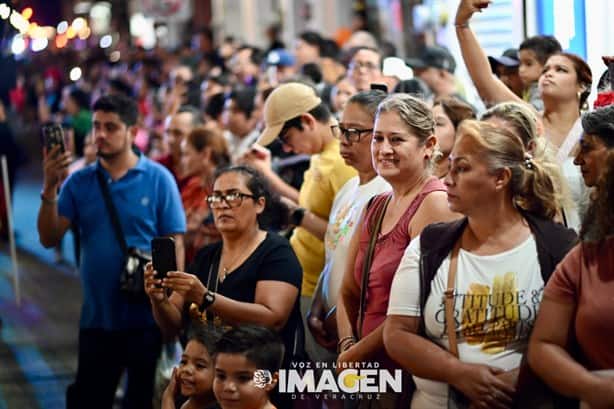 Desfile de Catrinas y Catrines reunió a miles de familias en Veracruz | VIDEO