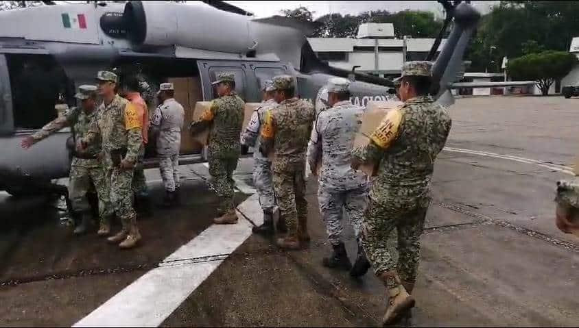 Inundaciones en el sur de Veracruz: activa Sedena puente aéreo para repartir despensas