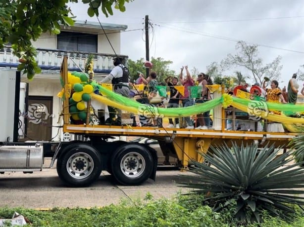 Con regadas, misas y ofrendas, devotos veneran a San Judas Tadeo en Coatzacoalcos l VIDEO