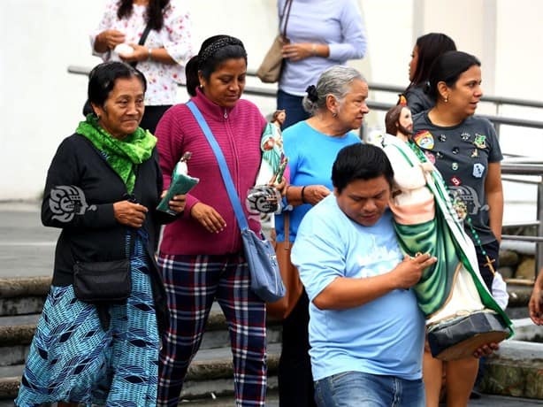 Con regadas, misas y ofrendas, devotos veneran a San Judas Tadeo en Coatzacoalcos l VIDEO