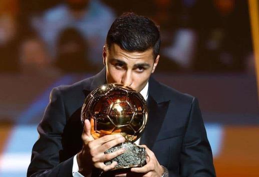 Rodri Hernández recibe Balón de Oro 2024