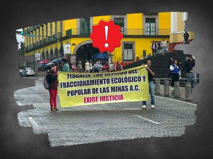 Bloquean centro de Xalapa; protestan por supuesto despojo con violencia